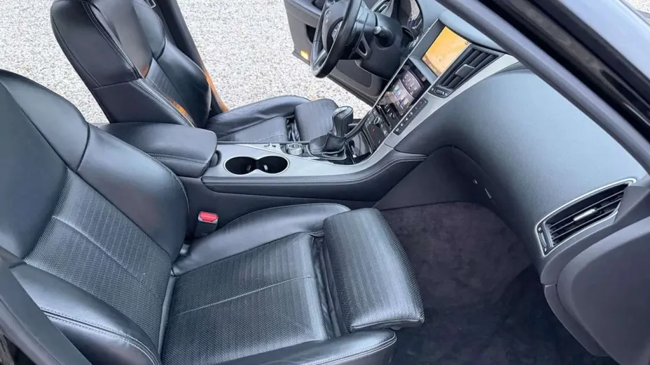 INFINITI Q50 -