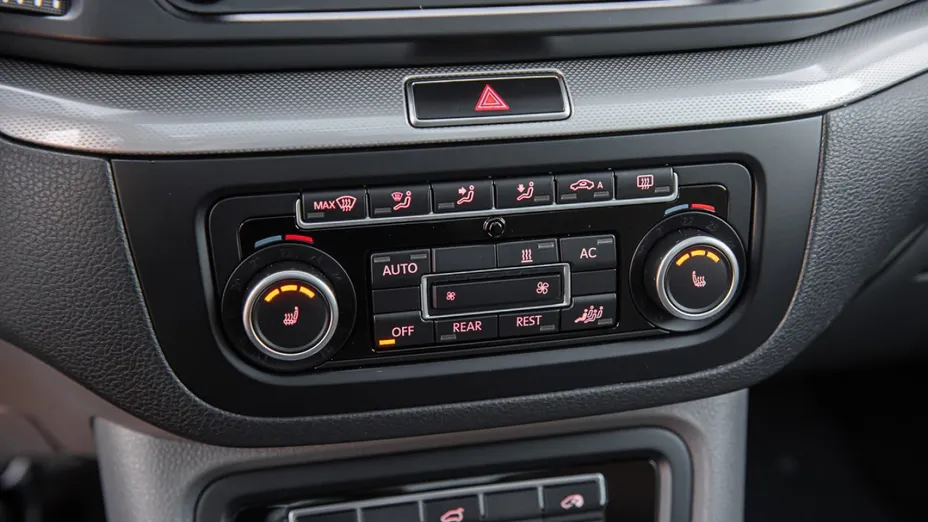VOLKSWAGEN Sharan -