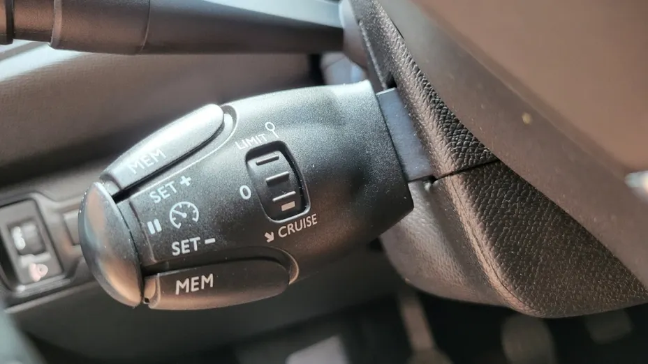 PEUGEOT 308 -