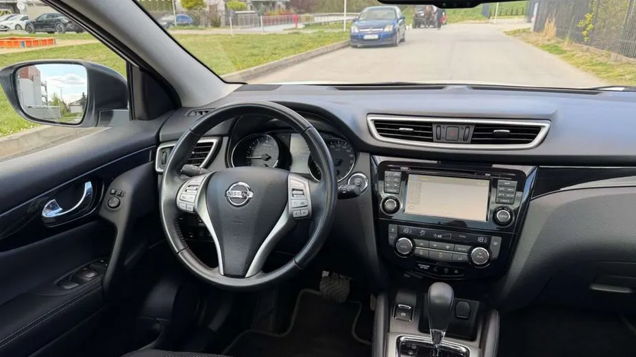 NISSAN Qashqai -