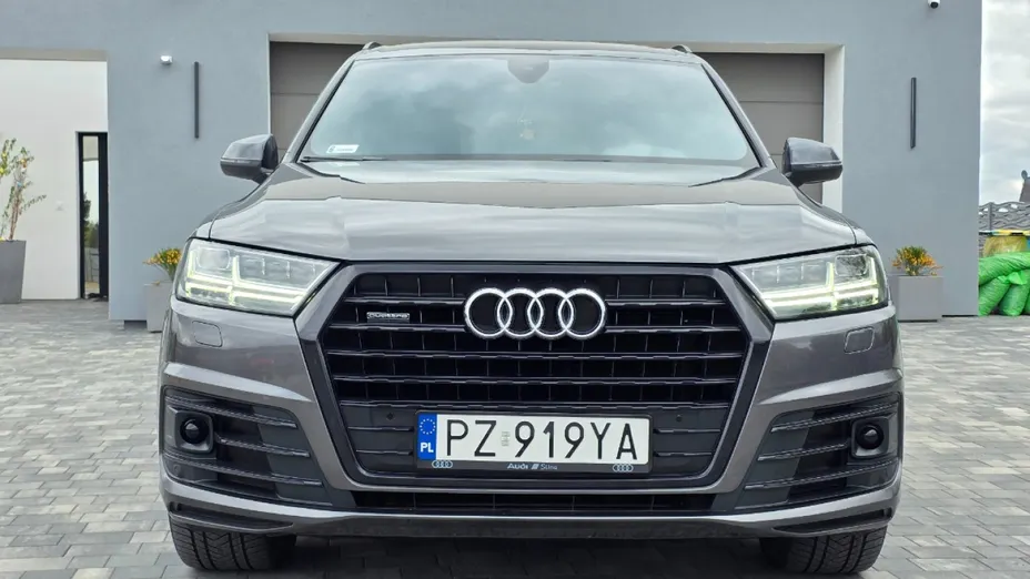 AUDI Q7 -