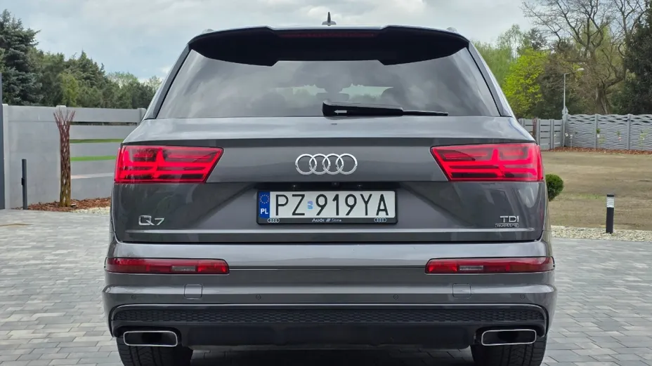 AUDI Q7 -