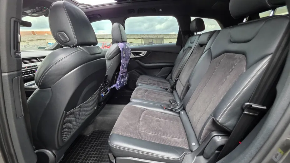 AUDI Q7 -