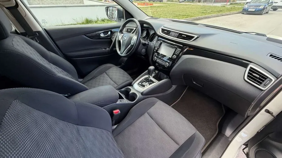 NISSAN Qashqai -