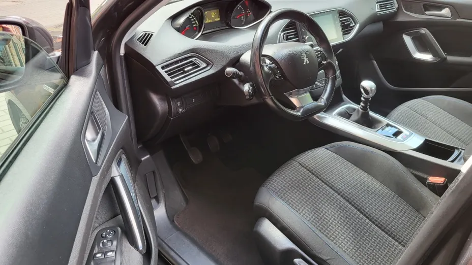PEUGEOT 308 -