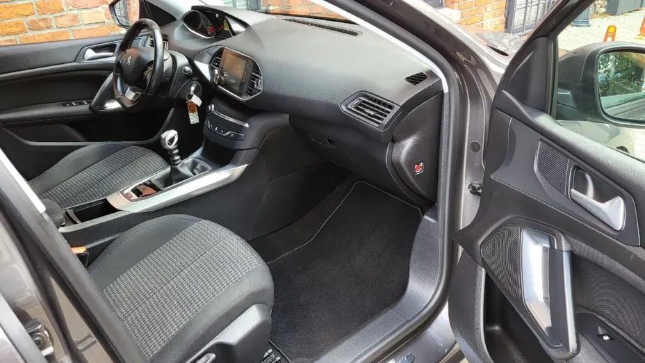 PEUGEOT 308 -