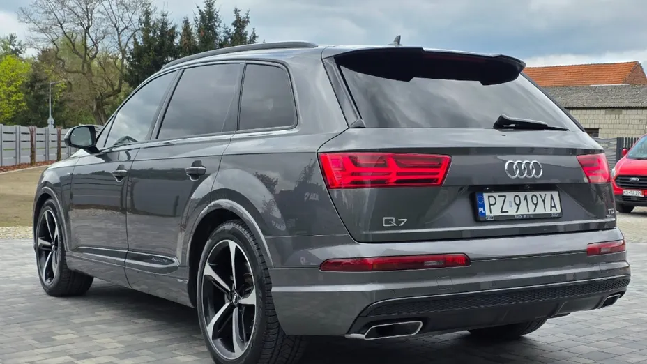AUDI Q7 -