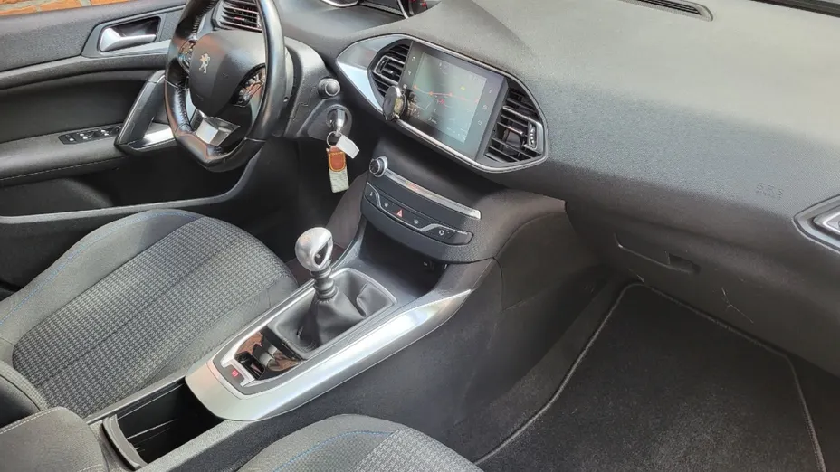 PEUGEOT 308 -