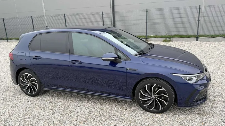 VOLKSWAGEN Golf -