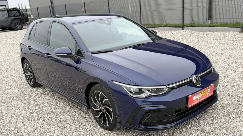 VOLKSWAGEN Golf -
