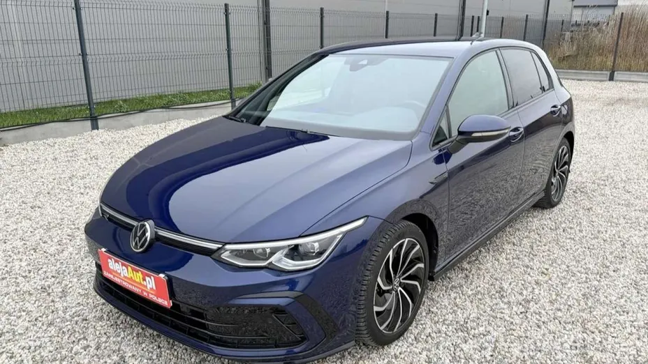 VOLKSWAGEN Golf -