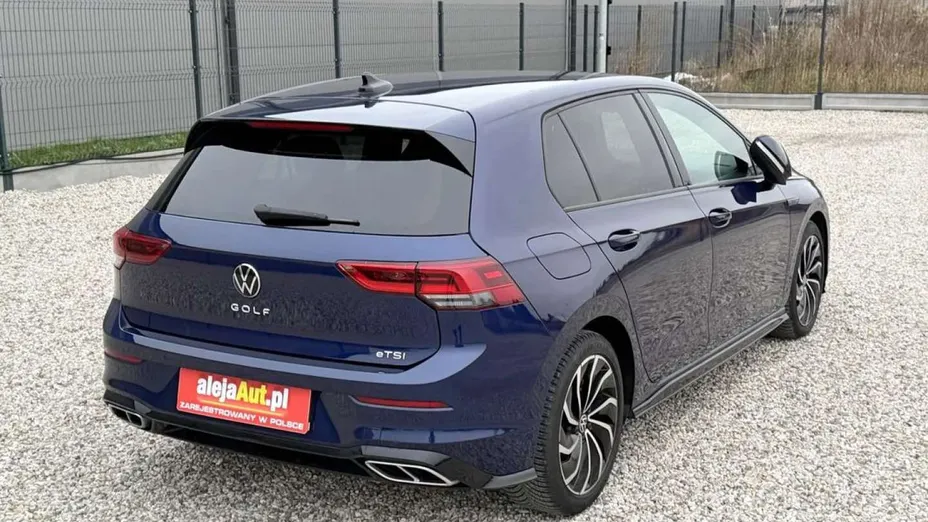 VOLKSWAGEN Golf -