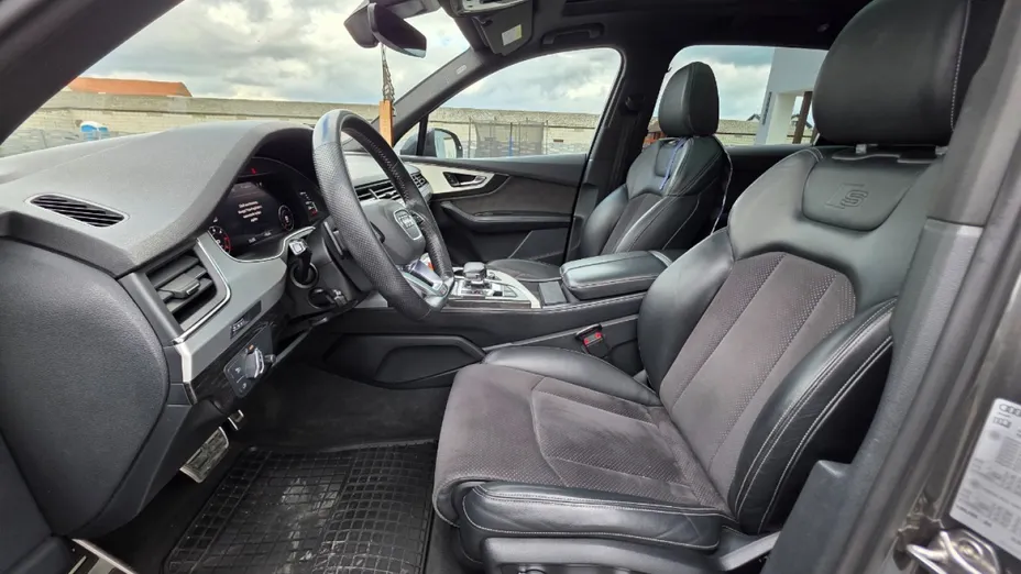 AUDI Q7 -