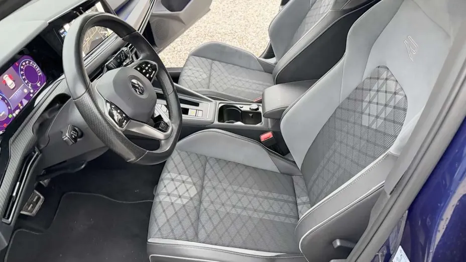 VOLKSWAGEN Golf -