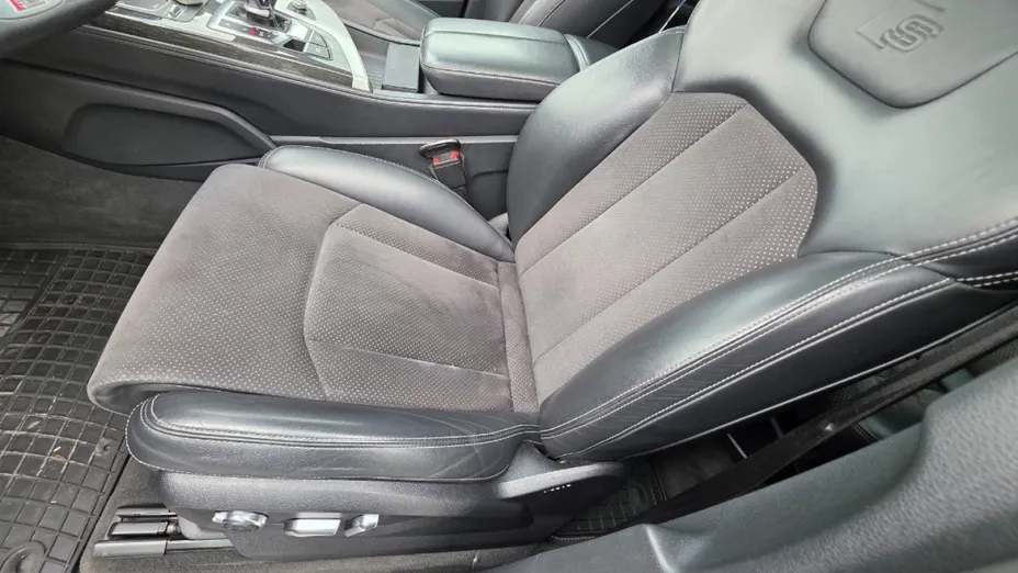 AUDI Q7 -
