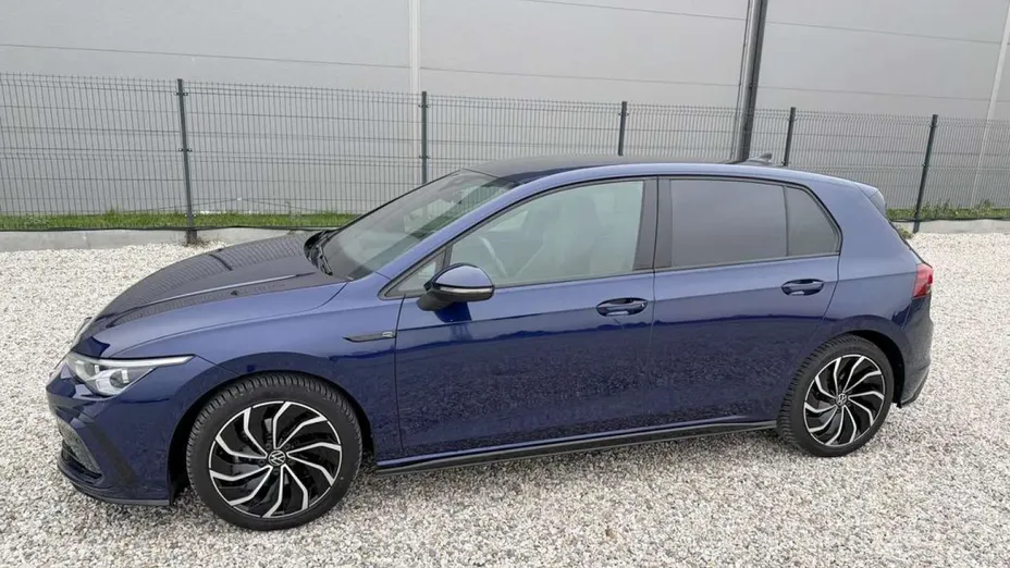 VOLKSWAGEN Golf -