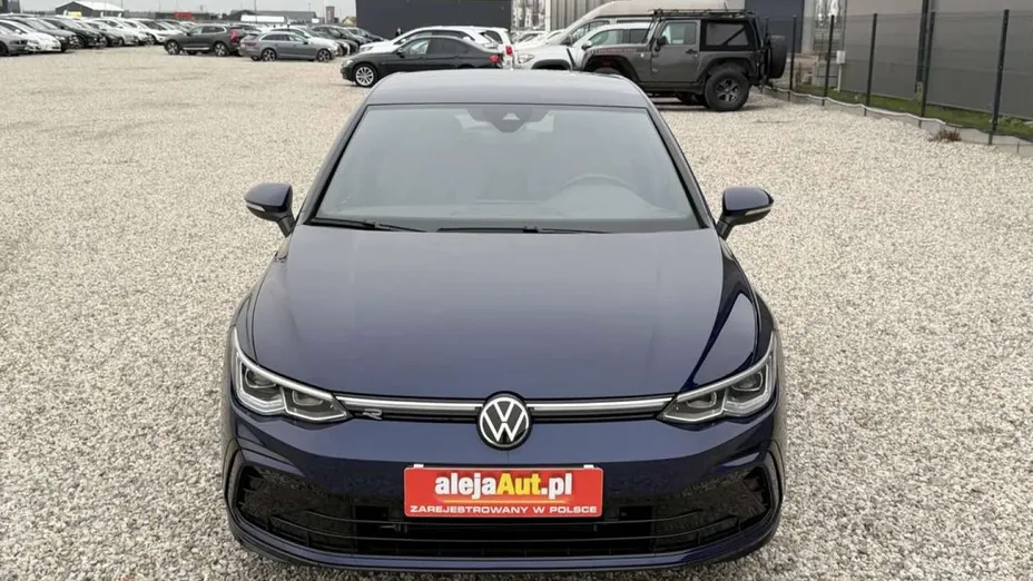 VOLKSWAGEN Golf -