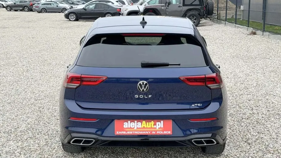VOLKSWAGEN Golf -