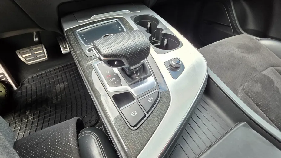 AUDI Q7 -