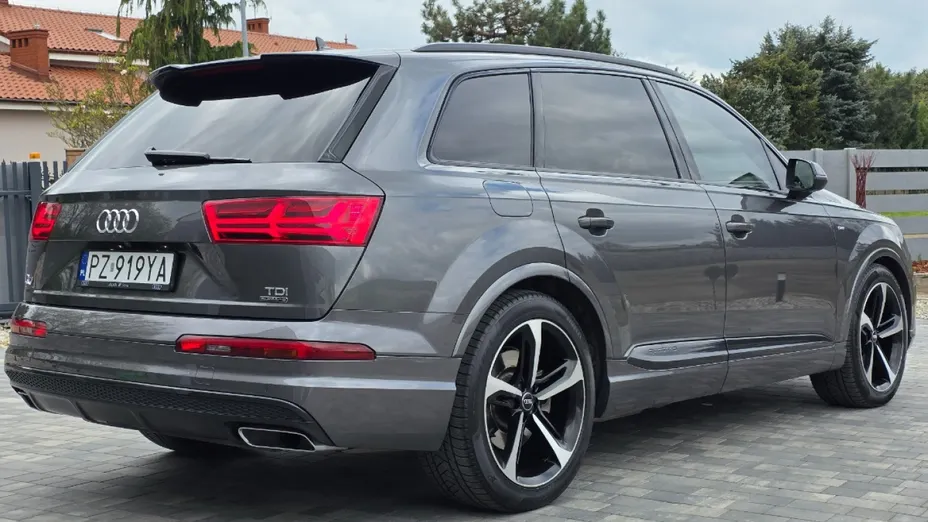 AUDI Q7 -