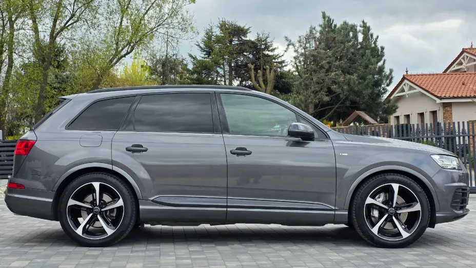 AUDI Q7 -