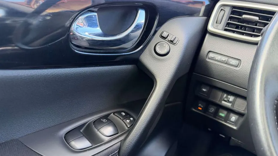 NISSAN Qashqai -