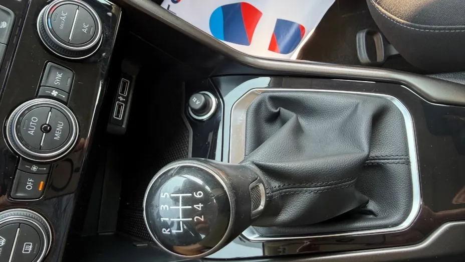 VOLKSWAGEN T-ROC -