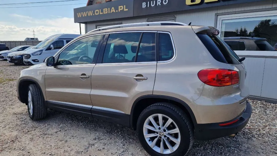 VOLKSWAGEN Tiguan -