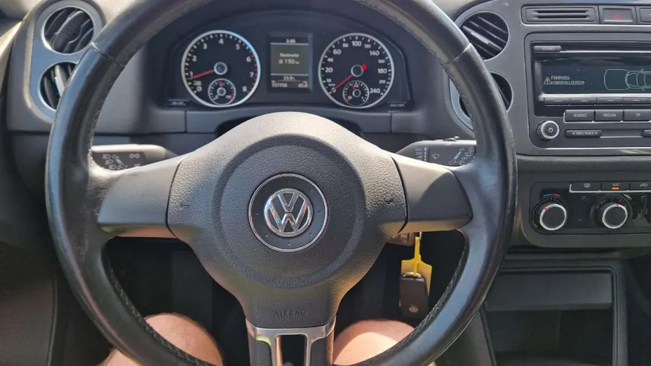 VOLKSWAGEN Tiguan -