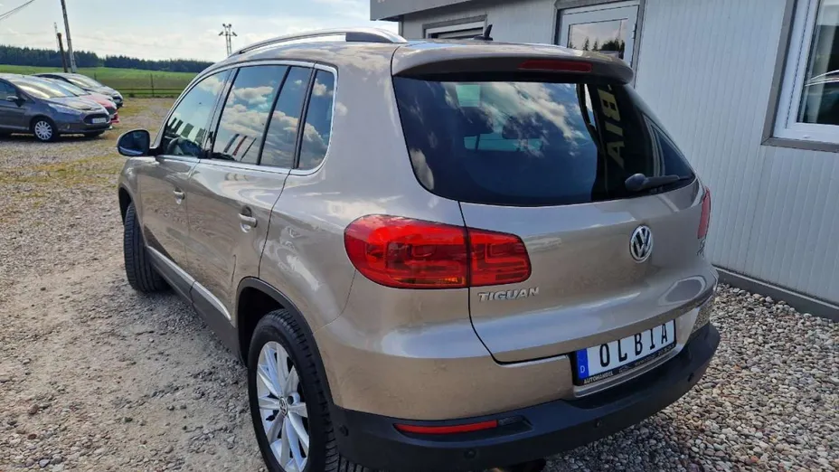 VOLKSWAGEN Tiguan -