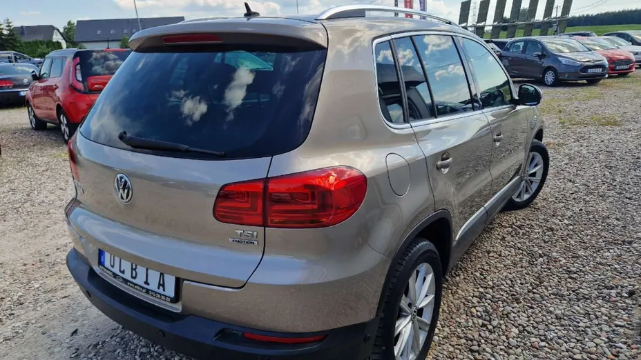 VOLKSWAGEN Tiguan -