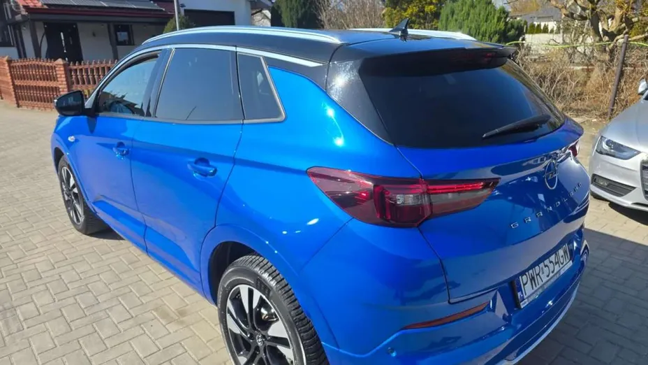 OPEL Grandland X -