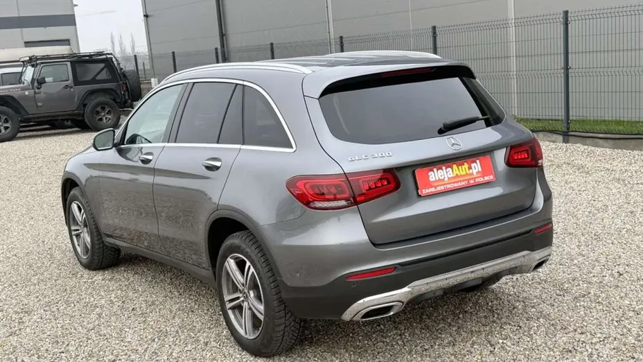 MERCEDES-BENZ GLC -