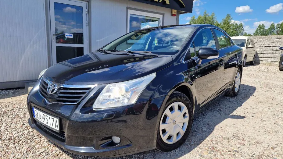 TOYOTA Avensis -