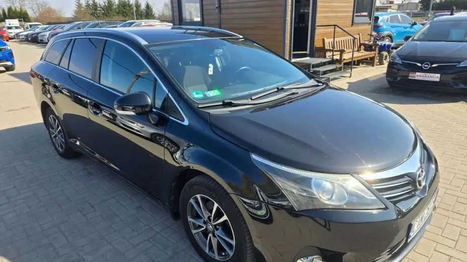 TOYOTA Avensis -