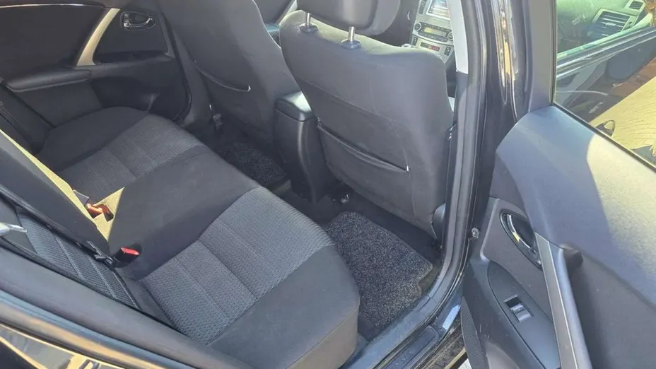 TOYOTA Avensis -