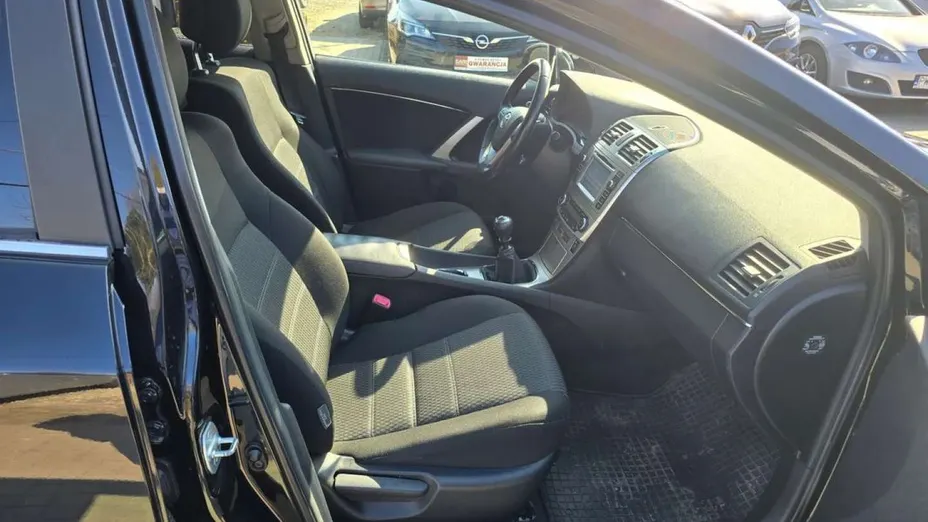 TOYOTA Avensis -