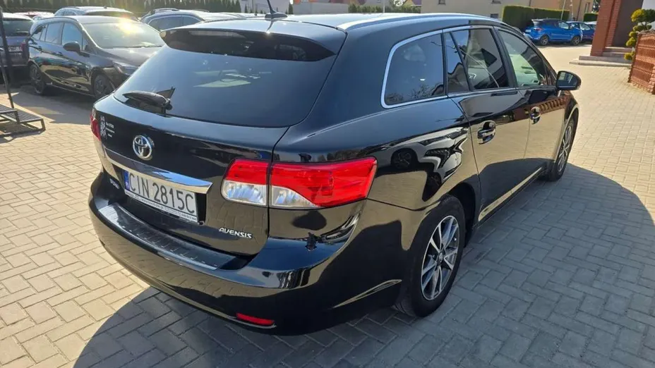 TOYOTA Avensis -