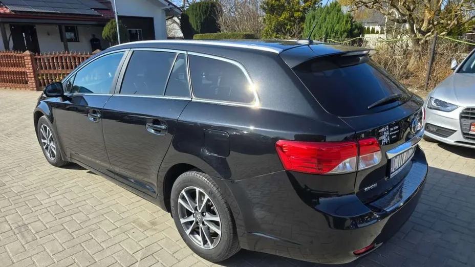 TOYOTA Avensis -