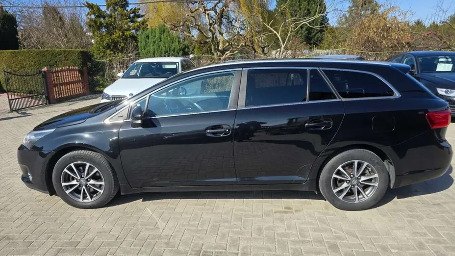 TOYOTA Avensis -