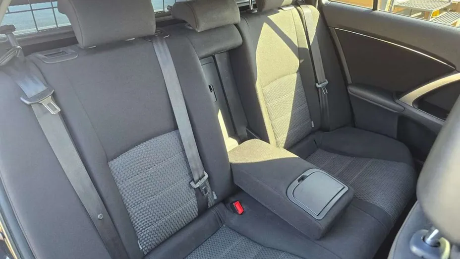 TOYOTA Avensis -