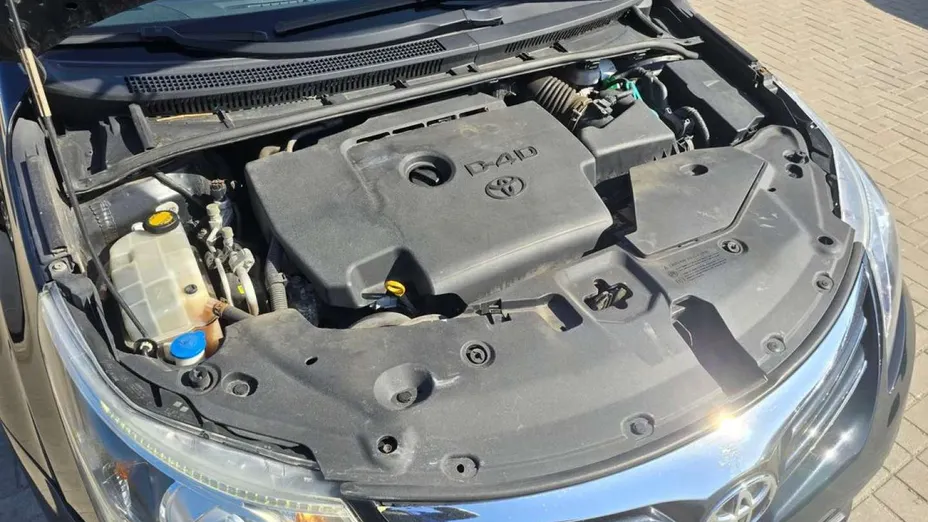 TOYOTA Avensis -