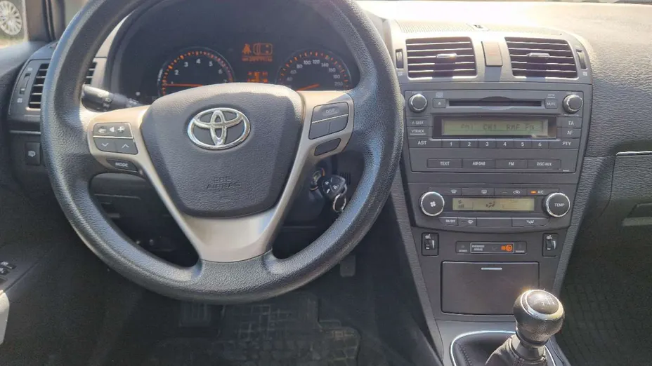 TOYOTA Avensis -