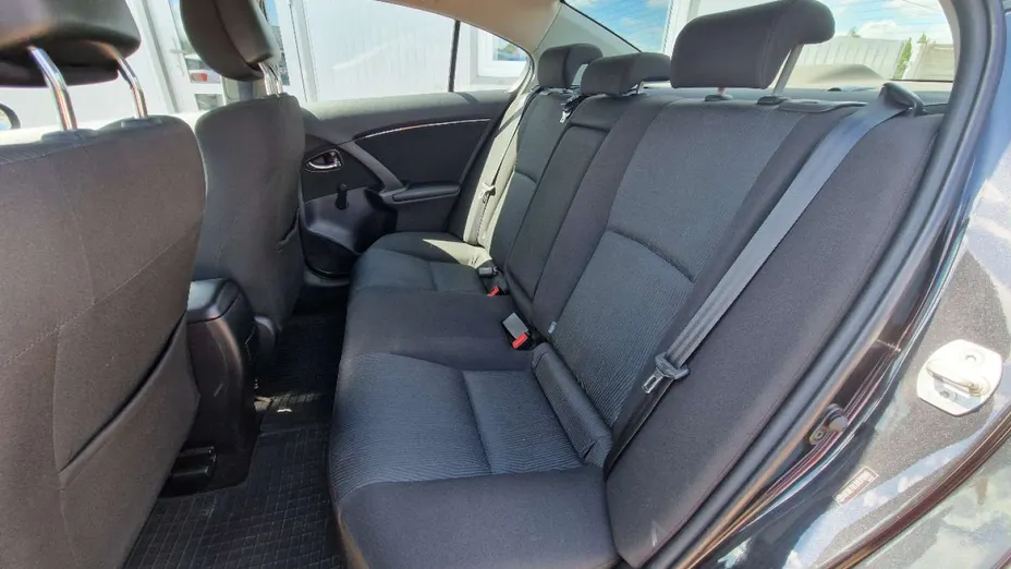 TOYOTA Avensis -