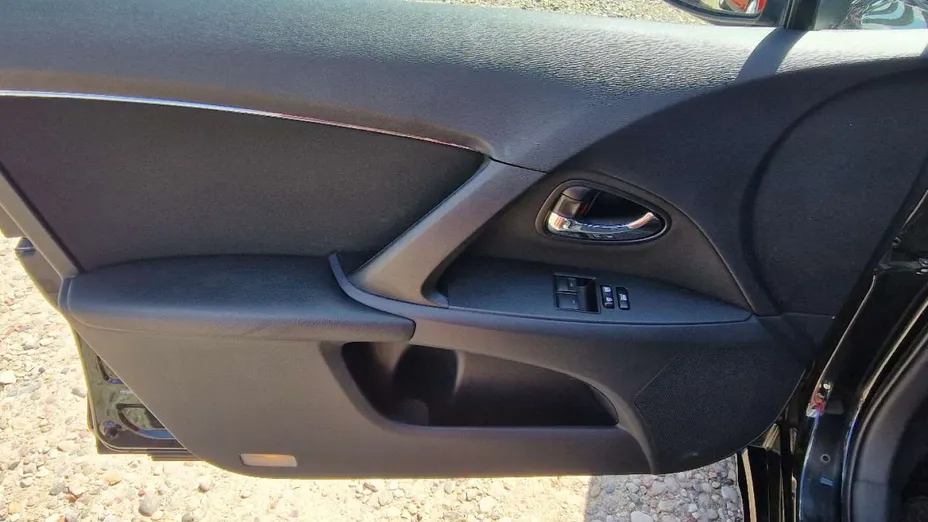TOYOTA Avensis -