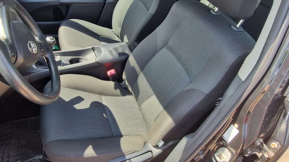 TOYOTA Avensis -