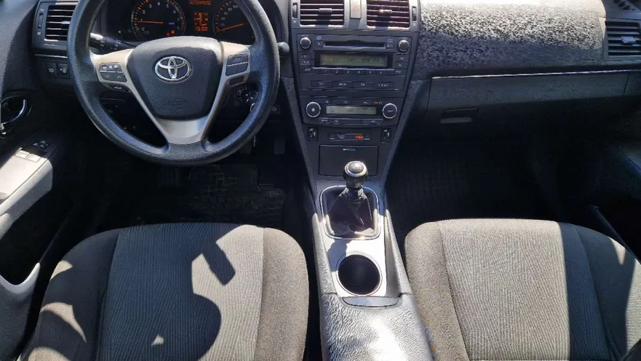 TOYOTA Avensis -