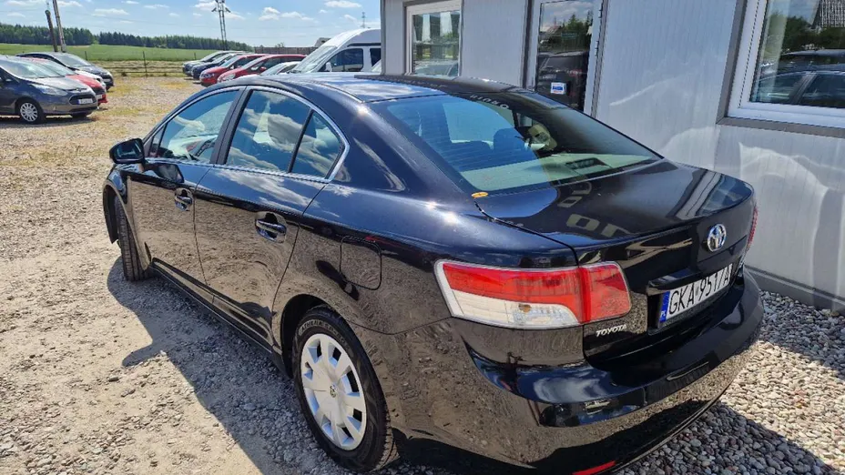 TOYOTA Avensis -