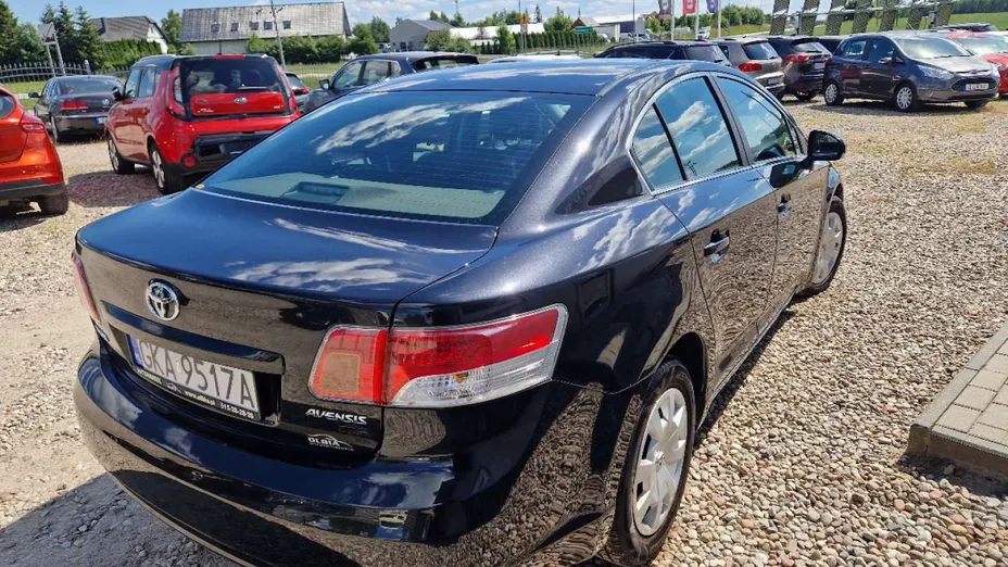 TOYOTA Avensis -