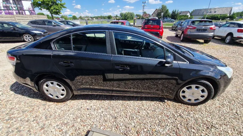 TOYOTA Avensis -